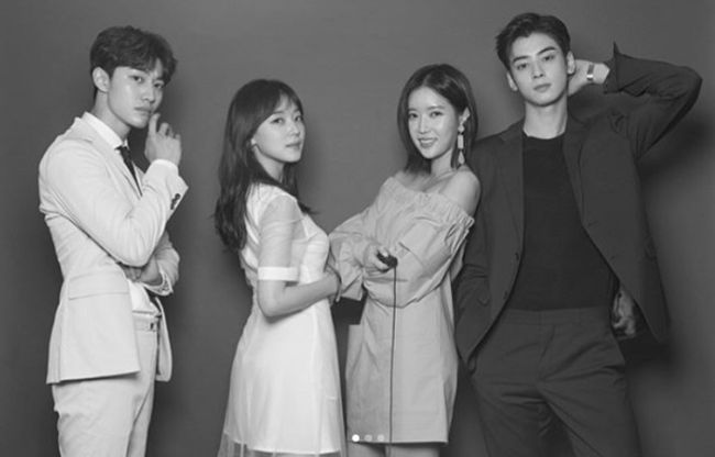 Actor Im Soo-hyang released the drama My ID is Gangnam Beauty behind-the-scenes cut.Today, on the 27th, actor Im Soo-hyang said through his personal Instagram account, My ID is Gangnam Beauty Tonight!!!!!!!!!!!!!!!!!# Im thrilled. In the public photos, Im Soo-hyang showed off the visuals of the male and female protagonists who seemed to be ripped out of the comics with the opposite actor Cha Eun-woo, the actor Jo Woo-ri and Kwak Dong-yeon.On the other hand, JTBC gilt drama My ID is Gangnam Beauty, which is a JTBC drama starring Im Soo-hyang and three others together, has been teased as ugly since childhood, so it is an unpredictable inner growth drama that finds real beauty as the woman future who knew to get a new life through plastic surgery It will be first broadcast at 11 p.m.Im Soo-hyang Instagram caption