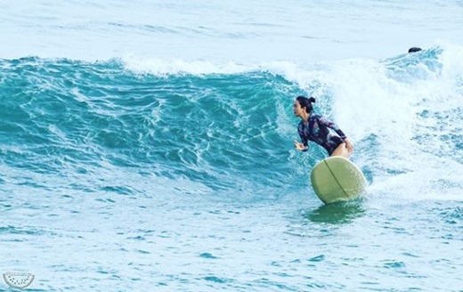 Actor Yoon Jin-seo, who lives in Jeju Island, has told me about the recent heat.On the 28th, Yoon Jin-seo posted several photos on his instagram with the phrase #mysurfdiary.In the photo, Yoon Jin-seo is surfing comfortably by leaving his body in the waves that are coming.Yoon Jin-seo recently reported on the beach in Costa Rica with a bikini body.Yoon Jin-seo had a small wedding with an ordinary Actor on April 30, 2017 at Jeju Island.