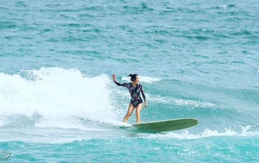 Actor Yoon Jin-seo, who lives in Jeju Island, has told me about the recent heat.On the 28th, Yoon Jin-seo posted several photos on his instagram with the phrase #mysurfdiary.In the photo, Yoon Jin-seo is surfing comfortably by leaving his body in the waves that are coming.Yoon Jin-seo recently reported on the beach in Costa Rica with a bikini body.Yoon Jin-seo had a small wedding with an ordinary Actor on April 30, 2017 at Jeju Island.