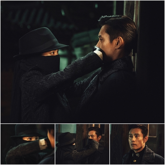 Lee Byung-hun and Kim Tae-ri have heralded a close little-face face-to-face.TVNs Saturday drama Mr. Shene (played by Kim Eun-sook directed by Lee Eung-bok) revealed on July 28 that Kim Tae-ri was facing his eyes with Lee Byung-huns mouth shut.The scene where Kim Tae-ri, who has been masked and transformed in the play, puts Eugene (Lee Byung-hun) on the wall and blocks his mouth with his hands so that he can not make a sound.Surprised by the sudden silence of the abduction, Eugene is fixed his gaze on the abduction.Eugene, who is embarrassed by the sudden sudden situation in the middle of the night, and the expression of a cheerful affinity are being revealed.Lee Byung-hun Kim Tae-ri is the back door that talked deeply about the scene with his head as it is a very different scene from the scene that was revealed in the relationship between Eugene and Ae-shin so far.emigration site