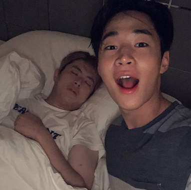 Actor and singer Henry Lau has released a friendly Kian84 and a friendly appearance.Henry Lau posted a picture on his SNS on the afternoon of the 28th with an article entitled Thank you for coming soon.Henry Lau in the photo smiled brightly as he took a picture next to Kian84 sleeping.In another photo, the pair were amused by each other doing a Shoulder to Shoulder.Henry Lau and Kian84 were together on MBC I Live Alone broadcast on the afternoon of the 27th.Henry Lau SNS