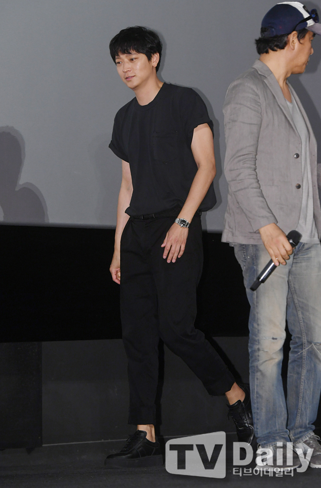 Actor Gang Dong-Won attends the stage greeting of the movie Illang: The Wolf Brigade (director Kim Ji-yoon, production of Lewis Pictures) at CGV Wangsimni in Hangdang-dong, Seongdong-gu, Seoul on the afternoon of the 28th.Illang: The Wolf Brigade is set in 2029 of chaos, when anti-unification Terrorist organization emerged after the two Koreas declared a five-year plan to prepare for unification.It is a film about the performance of Human Weapon Illang: The Wolf Brigade, which is called a wolf in a breathtaking confrontation between the police organization special team and the intelligence agency public security department.Illang: The Wolf Brigade stage greetings