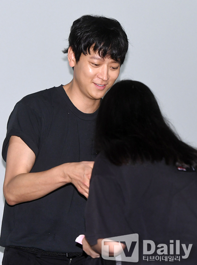 Actor Gang Dong-Won attends the stage greeting of the movie Illang: The Wolf Brigade (director Kim Ji-yoon, production of Lewis Pictures) at CGV Wangsimni in Hangdang-dong, Seongdong-gu, Seoul on the afternoon of the 28th.Illang: The Wolf Brigade is set in 2029 of chaos, when anti-unification Terrorist organization emerged after the two Koreas declared a five-year plan to prepare for unification.It is a film about the performance of Human Weapon Illang: The Wolf Brigade, which is called a wolf in a breathtaking confrontation between the police organization special team and the intelligence agency public security department.Illang: The Wolf Brigade stage greetings