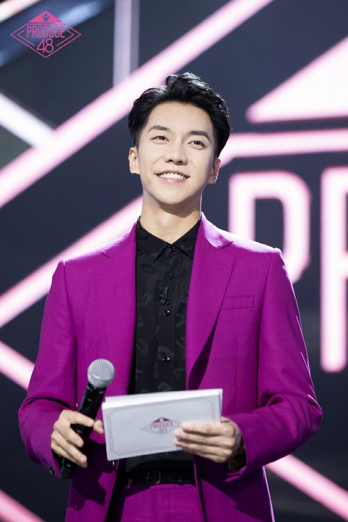 Lee Seung-gi, who is the representative of the National Producers in Mnet Produced 48, is absent from the recording due to schedule problems, and Bora from SeSTa is appearing as a special MC.However, Lee Seung-gi is working hard on the 28th recording, and the production team said that he was faithful to the recording even though the recording was delayed.Lee Seung-gis position as the representative of the national producers is a mentor who encourages and advises participants as well as the progress of Produced 48.Lee Seung-gi is doing well in the other side of his career than Jang Geun-suk (season 1) and BoA (season 2).Lee Seung-gi is a representative of the compressive growth of the entertainment industry, as Korea itself did. His performance in the broadcasting industry (entertainment + drama) is brilliant.He made his debut in 2004 and has been working as an exemplary icon for 14 years including military service.Just as the compressed growth machine that ran only in front of front needed to look back at side and back, Lee Seung-gi now has a part to look back at.Although I look at this part in the entertainment All The Butlers, Lee Seung-gis attributes made him a good mentor and assistant for Produced 48 Idol Producer.This was why the Produced 48 production team continued to send him a love call despite Lee Seung-gis schedule being tough.Lee Seung-gi has gained a lot of experience as a singer, performing in entertainment, appearing in dramas and movies; generally, he has performed well in every field he touches.Participants in Produced 48 may also enter the stage as actors, broadcasters and professional MCs as well as singers in the future.The emotion of these Idol Producer looking at Lee Seung-gi is a combination of respect, desperation, affection and interest.Its a really good relationship for the participants.Lee Seung-gi called his debut song My Girl at the request of these Idol Producer, and when Yamada Noe approached Emotional Overicorn, it was to match the atmosphere with them.Lee Seung-gis role in real life is much wider and deeper.Kim Yong-beom, director of Produced 48, said, Produced 48 is not a program that attracts entertainers.Focus is on Idol Producer, he said. Still, Lee Seung-gi is working hard.Mr. Lee Seung-gi has a lot of scheduled schedules, but he is participating in the recording as much as possible.Mr. Lee Seung-gi gives Idol Producer a lot of advice even if the camera doesnt work, Kim said.We are giving comfort to those who will comfort us like the crown theory, which says, Weight of the crown will be heavy, but hold on, and we are giving such points to those who need appeal, he added.