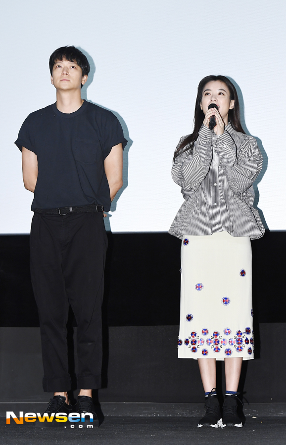 The movie Jin-Roh: The Wolf Brigade was held at CGV Wangsimni in Handang-dong, Seongdong-gu, Seoul on July 28.Gang Dong-Won Han Hyo-joo attended the day.The film Jin-Roh: The Wolf Brigade starring actors Gang Dong-Won, Han Hyo-joo, Jung Woo-sung, Kim Moo-yeol, Choi Min-ho (Shiny Minho), and Han Ye-ri, is a 2029 chaos in which anti-unification terrorist groups appeared after the two Koreas declared a five-year plan for unification. It is being screened on July 25th as a film about the performance of the human weapon Jin-Roh: The Wolf Brigade, which is called the wolf in the breathtaking confrontation between the absolute power institutions centered on the Public Security Department.Jang Gyeong-ho