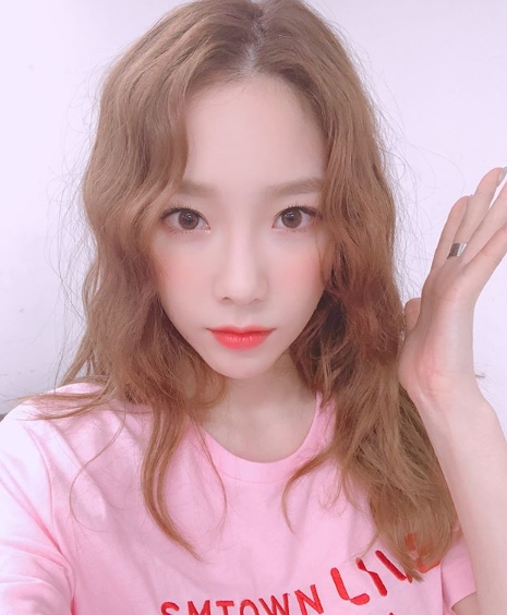 Taeyeon showed off her watery beautiful looksTaeyeon released two Selfie pages on his Instagram page on July 29; Taeyeon in the photo boasts more innocent beautiful looks than ever.Taeyeon, along with the photo, expressed his affection for the fan, adding: Thank you for listening to my song, Osaka University.Meanwhile, Taeyeon recently participated in the 2018 SM Town concert at Osaka University in Japan.pear hyo-ju