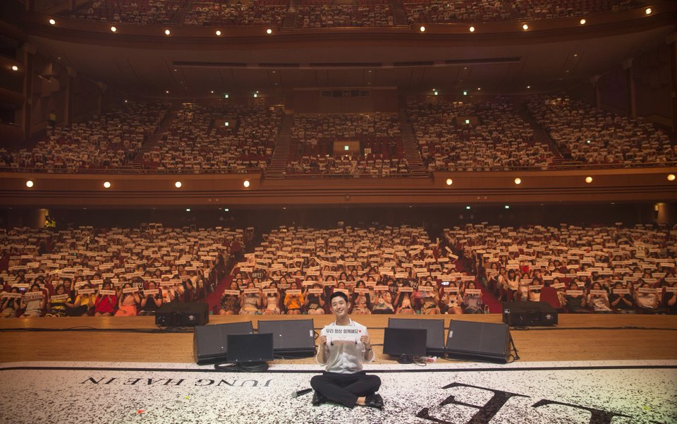 Actor Jung Hae In has successfully completed the first fan meeting in Korea.Jung Hae In held a special time with fans on July 28th at Kyunghee University Peace Hall 2018 Jung Hae In SMILE FAN MEETING IN SEOUL.On this day, fan meeting added meaning to the finale stage prepared by Jung Hae In, who has been on Asian tour from Taipei to Bangkok, Hong Kong, Manila and Ho Chi Minh to meet domestic fans.Especially, this fan meeting was the first fan meeting in Korea to commemorate the 5th anniversary of its debut and was prepared to repay the hot love of fans who have sent it to Jung Hae In.In addition, Jung Hae In has been working hard to prepare for upgraded stage and talk rather than overseas fan meeting composition to show more different aspects to domestic fans.On this day, Jung Hae In opened the fan meeting with Drama While you are asleep OST I miss you today.Since then, Drama has set the stage with Stand by Your Man, an OST of Beautiful Sister Who Buys Rice, Lee Moon-ses Love So, and Sanulims Meaning.In the following talk, Jung Hae In has been talking about emotions at the time of acting from the episode of the work, and has set up a time to communicate more closely with fans through corners such as Smile Together and Jung Hae Ins Challenge.bak-beauty