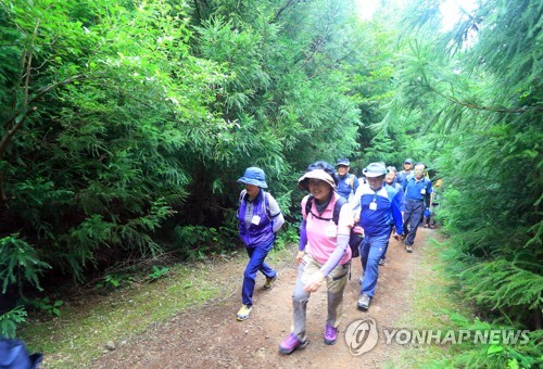 제주 거문오름 트레킹[연합뉴스 자료사진]