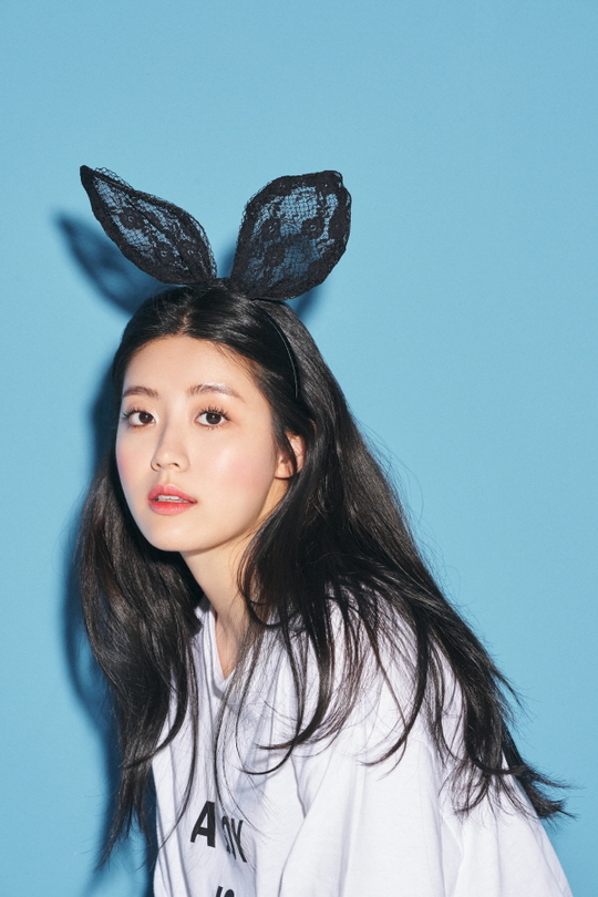 A special picture of Nam Ji-hyuns beauty was released.On July 30, the official Instagram of Management Forest released a six-piece picture cut with an article entitled On the Beauty of Nam Ji-hyun.This picture has newly illuminated the beauty of Nam Ji-hyun to maturity, chic, and refreshing beauty through different concepts and styling.The first thing that attracts attention is the Close-Up cut with the expression of Nam Ji-hyun.Nam Ji-hyun, who has entered the 16th year of actor life this year, is gradually growing up as he plays an axis of 20 actors.Nam Ji-hyuns mature beauty draws on Eye-catchingThe second pictorial featured a new look of Nam Ji-hyun, wearing a black bra top and matching a short skirt and jacket, which showed a chic yet sexy charm.pear hyo-ju