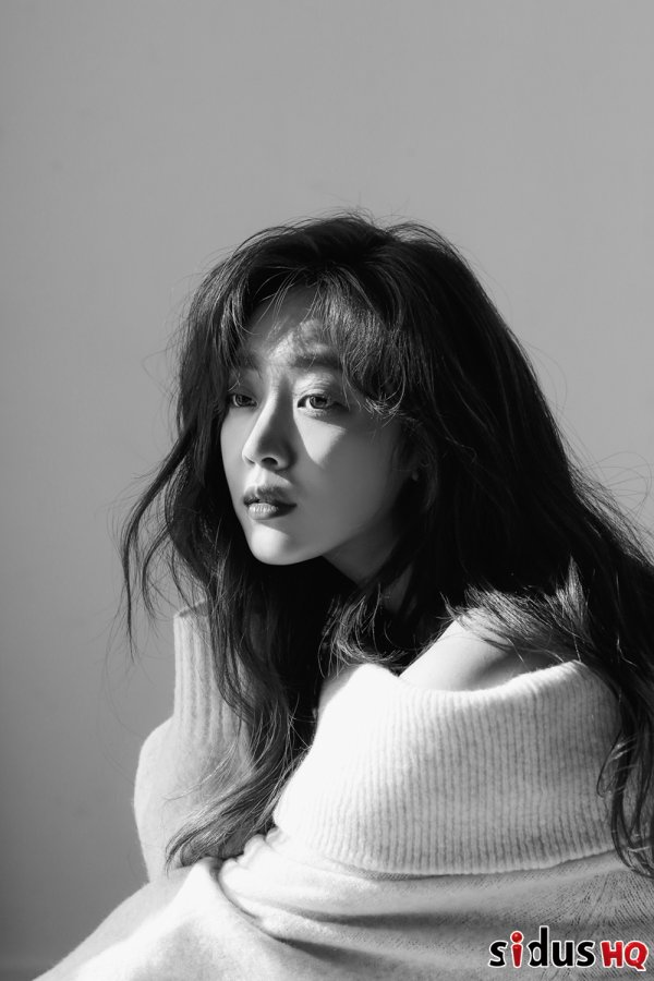 Actor Jo Bo-ah has released a new profile photo.In a black dress, she reveals her alluring charm with delicate gaze treatment, and in black and white photographs, she completes the appearance of the Culture Goddess and makes her eyes unable to take off.Jo Bo-ah, on the other hand, plays the role of Jung Hyo in The separation has left, and convincingly draws the process of becoming a mother in a woman, which raises the sympathy of viewers and expresses the character with a deeper acting power.photosidusHQ