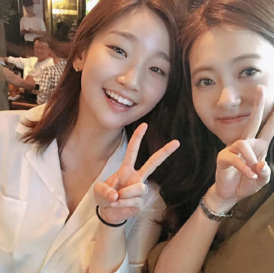 Shining friendship .. Go Ah-ra X Park So-dam, <p>31th Go Ah-ra posted a picture taken with Park So-dam along with the phrase Sodam Yell click on his instagram account.</p><p>Go Ah-ra and Park So-dam in the released pictures are laughing brightly at a close pose and taking Self. Together, the friendship and beauty of two more shining people are attracting attention.</p><p>Go Ah-ra appeared in the JTBC monthly fire drama Miss Hammurabi. Park So-dam played the role of a constituent in the June play Henrys grandfather and I.</p>