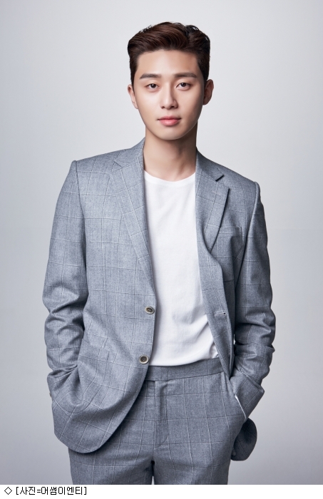 Actor Park Seo-joon revealed his satisfaction by revealing the occasion of appearing in Why is Kim Secretary?A round interview was held at a cafe in Nonhyeon-dong, Seoul on the 31st of the TVN tree drama Why is Secretary Kim doing that? (playplayplay by Jung Eun-young, director Park Joon-hwa) commemorating the end of the show.Why is Kim Secretary? Is a romance of Kim Mi-so, a secretary of the secretariat, who has been fully assisted by Lee Young-joon, a Narcissism chaebol II who has everything from power, face and hand, based on the popular webtoon of the same name.On the 26th, Why is Kim doing it?Park Seo-joon said, Its been 5 to 6 days since I finished, but I feel longer because I shoot it without hesitation.Its a film thats so fun. Im glad many people are interested and have fun. I dont think theres anything as proud as that as an actor.Im happy to have given a good gift to the viewers, it was a tight shoot period and a busy time, but I have no regrets because I did my best in it.I think I will remember this work with me. Park Seo-joon said that there are many contradictory characters in the play, and that he was a person who could have been burdened by it, but he was greedy as an actor.I always have confidence in my Acting, but I dont have a strong sense of self-esteem, and I didnt make a choice because it was a genre called Rocco from the beginning of the first Drama.I think its natural that you dont want to do self-replication as an actor.I want to act on a character that is different from the previous one, but Young Jun was a person who could not easily meet in my life.I think Ive got a heart to praise myself for being influenced by the character. Coach, director, director, smile, Im all Mr. Park.Before shooting, he said, Lets do it well because Park has four like this. (Laughs) Park Seo-joon was especially prominent in the romantic comedy genre, which was called Loco artisan.He explained, Why is Kim secretary? Jeong Seon of the main couple was more important than previous works such as Ssam, My Way.Why would Secretary Kim do that? In Remady, the main couples feeling was the most important.The director also said that it is important to know how the couple (Main) drag Remady in the 16th episode, and I also focused on how to solve this part as a character.It was a satisfying task, but there was so much to rest, so I rarely rested, and last May I was physically exhausted in the middle because I could not rest a day.But I was very responsible, so I tried to keep the set. Meanwhile, Drama ranked first in the Drama Topic Index (based on Good Data Corporation) for the sixth consecutive week after its first broadcast, and first in the drama (Nilson Korea, national standards).It was physically difficult, but it was responsible.
