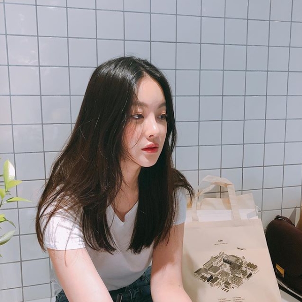 Actor Oh Yeon-seo has revealed his current status as a beautiful look.Oh Yeon-seo posted a picture on July 30 with an article entitled Thank you for making a beautiful make up for a long time.The picture shows Oh Yeon-seo, who is looking dazed, dressed comfortably in a white tee and jeans.Oh Yeon-seos white-green skin and high noses attract Eye-catching.The fans who responded to the photos responded, It is really beautiful for a long time, Make up is beautiful, but your face is just finished, My sister is so beautiful.delay stock