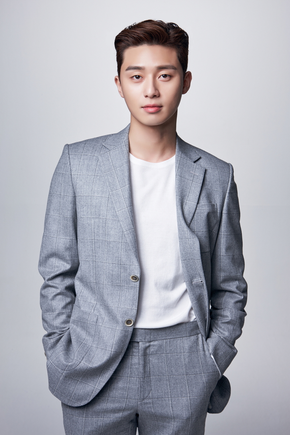 Park Seo-joon opens up to romance rumor with Park Min-youngActor Park Seo-joon frankly told me about his romance rumor with Park Min-young through the TVN tree drama Why is Secretary Kim doing that (playplayed by Baek Sun-woo Choi Bo-rim/directed by Park Joon-hwa/produced main factory studio dragon) at the end of the interview held at Nonhyeon-dong, Gangnam-gu, Seoul on July 31.The two men, who breathed as the male and female protagonists in Why would Secretary Kim do that, were caught up in a romance rumor shortly after the end of the Drama, after reports that the two have been in love for three years.The two sides have said that they are unfounded.Park Seo-joon said, Since it is a work that has made each other very hard, I was very sorry that it became a lighting from the day after the end of the drama.I dont think it would have been too bad if this was said after Drama became more illuminated, but I felt sorry that my concentration was changing. He pointed out that it was a pity that it was illuminated in the romance rumor rather than the work.In fact, Park Seo-joon and Park Min-youngs romance rumor have been rumored to have been heard before; Park Seo-joon had heard that story, too.I heard about it, but I heard about it. Park Seo-joon plugged in Park Min-young, I think thats ridiculous.Im not making Drama at my own expense, but the production company is making a production of Drama, and casting is done by the director.There is one thing like that, he said, but the director asked me if I could recommend the role of the doctor and the role of the sex.Casting is the first thing I said because I was the first to say that. He says that I put it in, but it is not even a person with that much breath.I was waiting for who would be casting, and it took me a long time to cast this drama. kim ye-eun