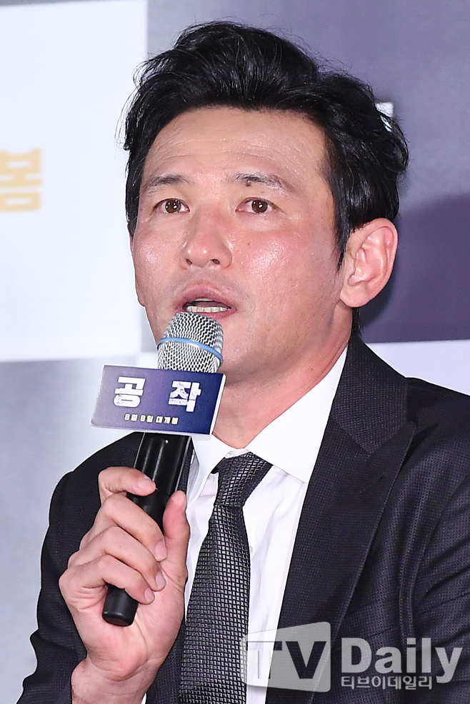 The film Peafowl (director Yoon Jong-bin) premiered at CGV in Yongsan, Seoul on the afternoon of the 31st.The media preview was attended by Hwang Jung-min, Lee Sung-min, Cho Jin-woong, Ju Ji-hoon and Yoon Jong-bin.Peaowl will be released on August 8th as an intelligence drama depicting the story of Spy, who was digging into the reality of North Korea nuclear under the code name Black Venus in the mid-1990s, as he senses secret transactions between high-ranking North and South Koreans.Peaowl premiere