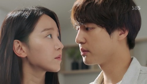 Yang Se-jong started to open up a little while while he did not know First Love Shin Hye-sun.In the 7-8th episode of SBSs monthly drama Thirty but Seventeen, which was broadcast on July 31, Gong Se-jong (played by Cho Sung-hee/directed assistant), a heart that he did not know would be held by Wu Seo-ri (Shin Hye-sun).Gong Woo-jin allowed Ussari to stay at home for a month Anda did not care about Ussari anymore, but when Ussari jumped into the driveway because he saw a man like his uncle, he caught Ussari.Utherly said, The Man from Nowhere missed my uncle.If you find your uncle, you can find your house, but it is because of The Man from Nowhere. So, Gong Woo-jin said, I may die because of me.Gong Woo-jin knew the name of First Love Usuri 13 years ago as Nosumi, Anda he thought that Nosumi, who died in a traffic accident at the time, was a Usuri.The reason why Gong Woo-jin did not want to interfere or care about others lives was because of the guilt of Nosumis death.Gong Woo-jin then ran away from home with the intention of staying in the studio for a month while Usery was staying at home, Anda he did not listen to Yu Chan (Ahn Hyo-seop) even if he persuaded him to come back.Ussari also found out that the man he saw was not his uncle Anda went to apologize to Gong Woo-jin, Anda witnessed the scene where Gong Woo-jin was misunderstood as a pervert.I was a madman Anda a pervert when I first saw him, but hes just a professional. Im sorry if youre offended.I am really sorry, said Gong Woo-jin, who said, Why do you interfere? I do not want to interfere with other peoples work or to participate in my work.I am the best Anda I am the best person who does not necessarily return with a good heart. So you can not see what you really need to see, Anda I can not see Chans worries about the student.I thought I was the only one who was a strange adult, but The Man from Nowhere is a really strange adult, he said.Utheri, who fought with Gong Woo-jin, tried to tell him how to open the ceiling Facing Windows as the last gift before leaving the house, Anda showed a demonstration to open the ceiling Facing Windows without a hAndale in front of the blank.Gong Woo-jin liked it with wonder that he had never thought it would open, Anda told Usser, Thank you, for teaching me how to open it.Gong Woo-jin learned a new way to express gratitude as Utheri said.The two began to live again for the rest of the month, Anda Utheri later wondered about the meaning of the words What if I die because of me Anda suggested that he should approach the past history of Gong Woo-jin.Yoo Gyeong-sang