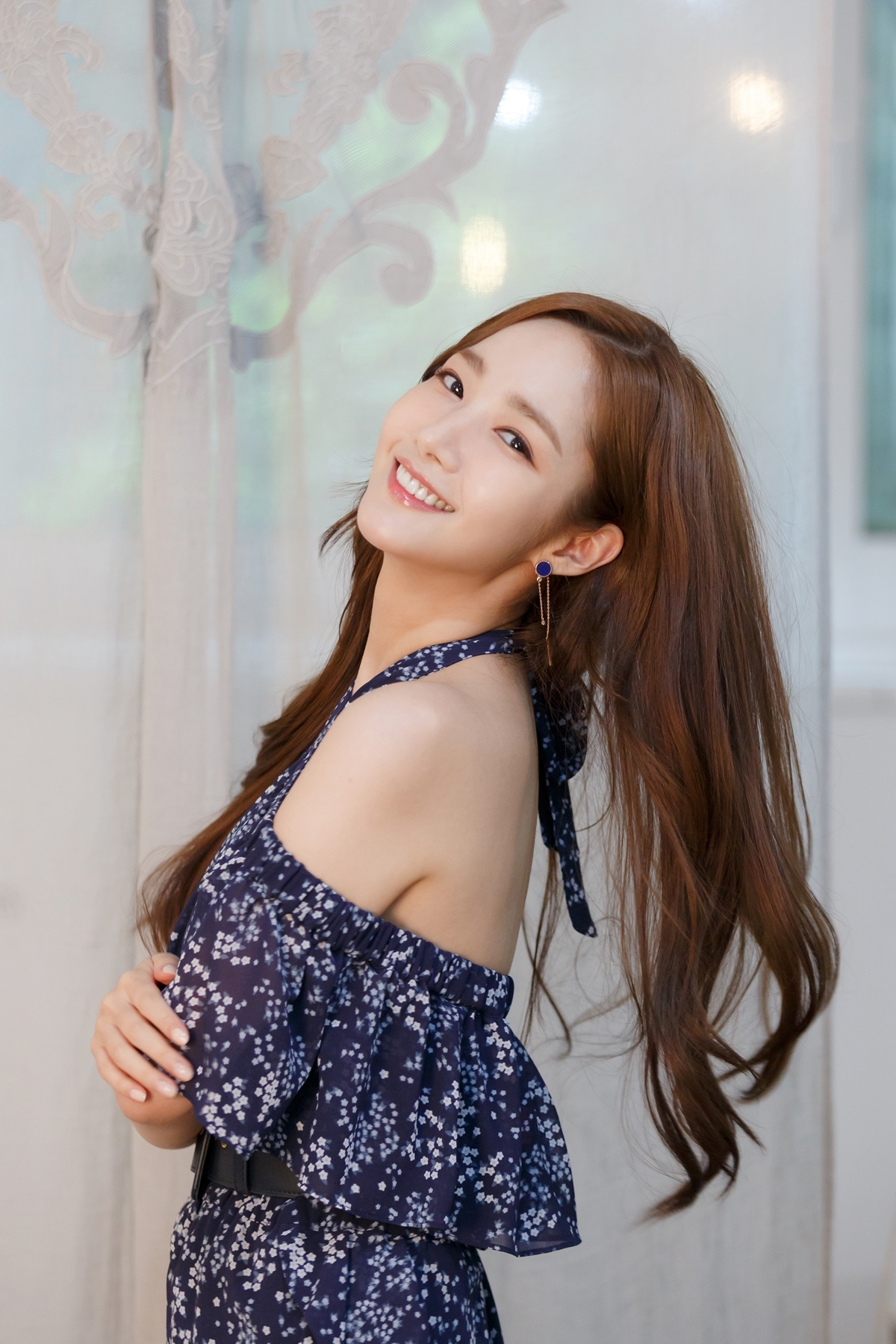Marriage and No Love with Park Seo-joon: Park Min-youngs Admonition Seoul=) = It was full of lovely charm with relaxed expression.Park Min-young, 32, who succeeded in challenging his first romantic comedy after his debut through the TVN drama Why Secretary Kim Will Do It, was bright.On the 1st, Seoul joint interview with the end of the coffee shop in Nonhyeon-dong, Gangnam-gu.It was an interview that lasted for the second day, but the smile did not leave Park Min-youngs face.It was a work that was taken more than ever, and it laughed that the breathing of both the production team and the cast was brilliant.So I wanted to boast and I wanted to talk about my work, he said.He didnt avoid sensitive questions, or feel a lot more intense, and he still smiled and expressed his thoughts, but his voice was a little more certain.The rumors of devotion and marriage are not true, and the evidence of devotion is not true, he said.It is not a character to make a splendid explanation by borrowing his expression, but it was to prevent the efforts of his works and colleagues who loved him so much from fading.Here is a one-word answer with Park Min-young:Q. Immediately after the end, Park Seo-joon and romance rumor were reported.Ive seen all the evidence of devotion, and theres nothing true about yesterday (the first day of Interview) that has been more exasperated, and Ive wanted to say its unfair.Park Seo-joon and Hwang Chan-sung also talked about (devotion) during an interview.I was so upset that I thought more people were affected than I thought, not just my own story, that I drank last night.The Secretary is really all excited, and I wanted to boast, to tell a lot of stories, and I was upset that the opportunity was half-split.Today, the interview of the pros came out with stories and acting stories that he wanted to tell. So fortunately, I was able to feel a little bit.I was more upset and upset because I knew how much affection I had for the pros and other Actors, and thats the most upsetting thing for me.Q. I guess I was more concerned about my colleagues who worked with Kim.Im fine with my own business. Ive had an equator thats been told the wrong story, and there are things like this.In this Kim Secretary, there was also a rumor of cast involvement (Park Seo-joon had worked hard to cast Park Min-young as the heroine), but that doesnt matter.Im the only one whos not happy. No equator against the evil spirits. I just thought the rumors were part of my patience.But this time I thought it was not too much time, and I was upset that the romance rumor came out at the time when everyone should be praised and applauded. Q. Even though devotion was not true, there were some evidence of their devotion (couple items, SNS photos), and what did you think?Hey, its like a hat, a trip abroad, and this morning my mom was going to give me a passport, and she said, If you look at the passport, Ive got all (what you went with her), take it and show it to me.I dont know if youll believe me to explain this. Theres already been a lot of articles, and many people already believe that.I do not want to give such a good explanation, but I want to tell you that it is less damaging to others and quiet down soon.Ill tell you if you have good news afterward.Im not getting married, Im sure, but its time to focus on this thing I love so much.