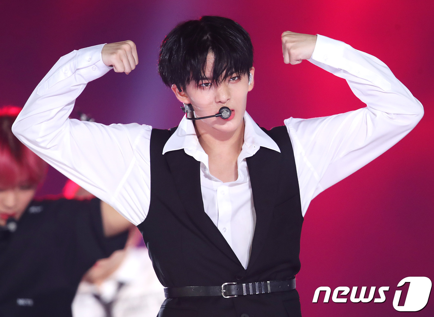Seoul=) = Wanna One Bae Jin Young appears on the 2018 Korea Music Festival (Comufe) at Gocheok Sky Dome in Guro-gu, Seoul, on the afternoon of the 1st, and presents a spectacular performance.August 2, 2018.