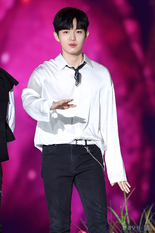 Group Wanna One Kim Jae-hwan attended the 2018 Korea Music Festival Flower carpet Event held at Gocheok Sky Dome in Gocheok-dong, Seoul on the afternoon of the afternoon.