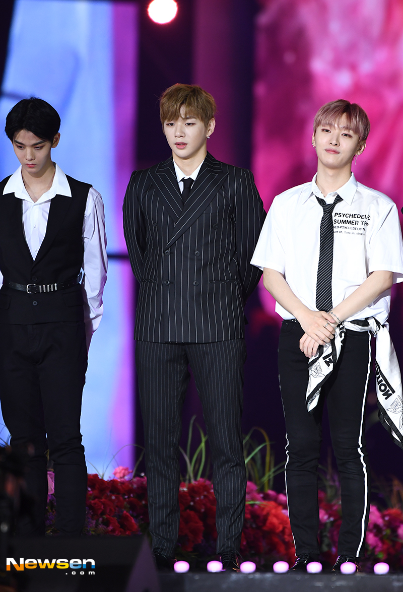 The 2018 Korea Music Festival was held at Gocheok Sky Dome in Guro-gu, Seoul on the afternoon of August 1.Kang Daniel (Kang Daniel, Park Ji-hoon, Lee Dae-hwi, Kim Jae-hwan, Ong Sung-woo, Park Woo-jin, Ry Kwan-rin, Yoon Ji-sung, Hwang Min-hyun, Bae Jin-young, Ha Sung-woon) stepped on the flower carpet.The event was attended by Wanna One, Twice, Icon (iKON), Mamamu, Omaigol, SF Nine (SF9), Laboom, Space Girl, Bigton, Wikimki, Neon Punch (NEONPUNCH), Kim Dong-han, Hashtag, TRCNG, H.U.B, Card (KARD), Intuit (IN2IT), Flash, Halo Joel, Jibibi, Lim Chae-an, Woo Jin-young X Kim Hyun-soo, The Brothers, Mythin, Soulatido, Bromance and Miskyo attended.Meanwhile, the 2018 Korea Music Festival, which will be held on August 1 and 2, will be broadcast simultaneously on MBC MUSIC and MBC every1 at 7 pm on August 8.yun da-hee