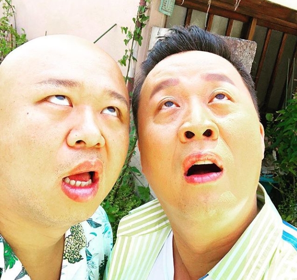 Comedian Jeong Jun-ha has released a comical photo of him with Don Spike.Jeong Jun-ha posted a photo on his Instagram account on August 2 with the caption: Its hot here too, Tokyo, but 1 degree lower than Seoul, Don Spike.The photo shows Don Spike and Jeong Jun-ha struggling with the heat with their faces facing each other; the two are open-mouthed, with their eyes raised.The real look of the two people makes me laugh.delay stock