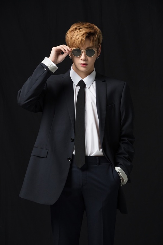 Top-trend Wanna One Kang Daniel accepts eyewear brand <p>Wanna One Kang Daniel became an eyewear brand single model.</p><p>Eyewear brand Kissing Heart side On August 2, Wanna One Kang Daniel shining 1st in the 2018 large number of stars male advertisement Model brand was recently selected as a single model of Kissing Heart Sunglass Hut.</p><p>As proving Kang Daniel syndrome, he wears, drinks and wrote hot items of everything being done In Kising Heart will be releasing various Kang Daniel goodies in addition to eyewear products We are attracting even greater expectations.</p><p>Kang Daniel Sunglass Hut has a sophisticated design with a faint color lens, and it is too flashy like an existing mirror Sunglass Hut, or it conveys a sophisticated atmosphere with an elegant color so as not to bear a burden.</p><p>Kissing Heart side says Kang Daniel Sunglass Hut can show with a trendy and stylish image so that it does not take care of the trend without delaying the trend, and Composite style directing with sensuous experimental design and unique atmosphere It will be possible. </p><p>Meanwhile, Kisinghart is scheduled to open various events only limitedly at more than 20 points nationwide.</p>
