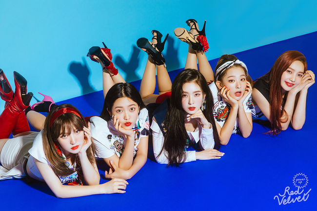 Red Velvet, who is making a comeback with India Summer song Power Up, has released a Teaser image that has turned into a refreshing, refreshing goddess.Red Velvet has been raising expectations for a comeback since July 30th by releasing mini-games that make special summer drinks and various Teaser images that feel summer atmosphere through the promotional site of the new album.In addition, Teaser videos for each member were released sequentially through various SNS official accounts such as Twitter, Facebook, and Instagram, and Recipes Video # 3 was opened at 0 oclock today to meet Joys charming figure transformed into a new concept.In addition, this video contains some of the Mosquito sound sources of the New Jill Swing genre, which makes hip-hop grooves feel thick, and Joy said, As soon as I hear it, it is a song that goes well with summer so that Mosquito is reminiscent.It is fun to compare the person who bothers him to Mosquito. On the other hand, Red Velvet will release the entire song of summer mini album Summer Magic (India Summer Magic), which consists of seven tracks including the title song Power Up, on various music sites such as Melon, Genie, Naver Music, iTunes, Sporty Pie, Apple Music, and Shami Music at 6 p.m. on the 6th, and the album will also be released on the same daySM Entertainment