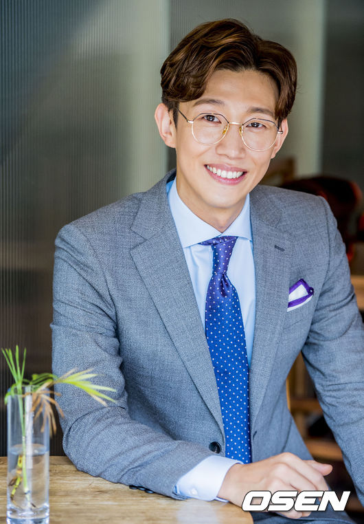 Actor Kang Ki-young revealed his feelings of finishing Kim Secretary and revealed his devotion.Kang Ki-young conducted an interview on the TVN drama Why is Secretary Kim doing that (playplayplay by Baek Sun-woo Choi Bo-rim/director Park Joon-hwa, hereinafter Kim secretary) at a cafe in Samcheong-dong, Jongno-gu, Seoul on the 2nd.Kim Secretary is a work that depicts the romance of Lee Yeongjun (Park Seo-jun), vice chairman of narcissist who has everything from wealth, face, and skill, but is united with his own love, and the romance of Leave Milldang by Kim Mi-so (Park Min-young), a secretary who has fully assisted him.It attracted attention from the broadcast before the broadcast with colorful casting, and it boasted high audience rating and topic with casting, pleasant story and careful directing that ripped out the original work.Among them, Kang Ki-young played the role of licorice as the only love counselor Park Yoo-sik of Lee Yeongjun, the famous group president in the play.It has become a mascot of Kim Secretary with its high synchro rate with the original character and unrivaled character digestion power, as well as the buzzwords such as Onerya, Young Jun and Wedding Pitch .Kang Ki-young said, I am glad that the work is over well.I would like to thank the audience and tell them that I had a lot of trouble with the actors and staff who were together. After saying that my romance with my ex-wife (Seo Hyo-rim) was so radically developed that I greeted her when I first met her (Seo Hyo-rim), and I spoke to her for the second meeting and was a bedsin for the third meeting.I am a little sad because there are a lot of skips in the middle. It is the first kissing god and the bedsin. I had an original story that I had an ex-wife and that it was good again with my ex-wife. I did not know how much I would go, but I went as close as possible, he said.This time, it feels like a preview. But theres no romance in the next one. Instead, I try to stare at the next.It may not be all that, but I would be so grateful if I had it. In particular, Kang Ki-young asked, Is it actually romance?I have been meeting with GFriend, a general public, for about two years. He said, I thought it would be a shame to think about changing my position, so I thought I would disclose it if I did.Ive been talking to GFriend in advance, too, and I wonder if thats polite, he said, admiring the story (which continues on Interview 2).