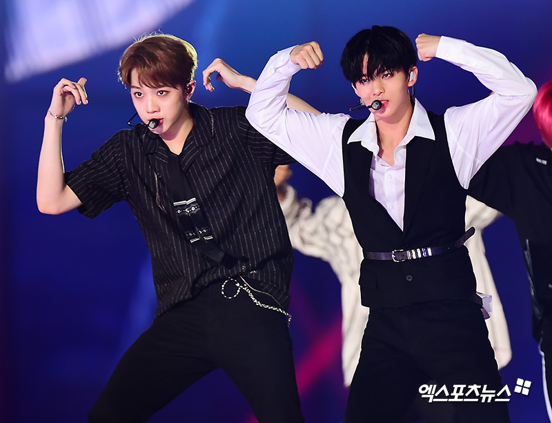 Wanna One Lai Kuan-lin and Bae Jin Young attending the 2018 Korea Music Festival held at Gocheok Sky Dome in Guro-gu, Seoul on the afternoon of the afternoon are showing great performances.
