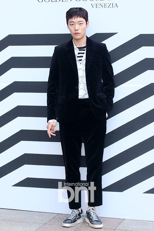 Actor Ryu Jun-yeol attends The Golden Goose Deluxe Brand Photo Call Event held outdoors at Shinsegae Department Store Gangnam in Seocho-gu, Seoul on the afternoon of the 3rd.news report