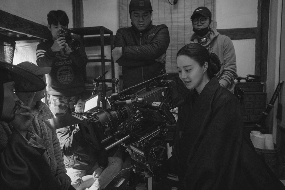 Moon Chae-won is set to meet theater audiences in two years with the film Fengshui (directed by Park Hee-gon).Fengshui is a work that depicts the confrontation and desire of those who want to occupy the genius of Park Jae-sang and Wang Yi who can change the fate of human beings by pointing to the energy of the earth.Moon Chae-won, who debuted in 2007, gained recognition in the drama The Flower Garden of the Wind (2008), capturing viewers eyes at once with his simple appearance and stable acting skills.In the movie The Final Armed bow (2011), he also won the 32nd Blue Dragon Film Award and the 48th Daejong Award for Best New Actress for character expression that enhances immersion.Moon Chae-won focuses attention on the return of historical dramas seven years after the Princess Man and Final Armored bow through Fengshui.Moon Chae-won will be attracted to the audience by expressing the first parasitism hidden in the veil with a character with a bold appearance and bold spirit.In addition, the first line appears as a person coming and going between Park Jae-sang (Cho Seung-woo), Heung-sun (Ji-sung), Kim Jwa-geun (Baek Yoon-sik), and Kim Byung-ki (Kim Sung-kyun), raising curiosity about the story.The first line, which is wearing a red hanbok and making a meaningful expression behind a subtle smile, is not only gorgeous and attractive to show as a parasitism, but also curious about his identity.Moon Chae-won said, I have been shooting for a long time and I have been shooting with joy. I was worried about how to show the most interesting and character well because the first line is a person who hides something.In addition, Ji Sung, who plays Heungsun, said, I was surprised to see him acting with his own authenticity.I was thinking that I could act with such immersion. Park Hee-gon, who directed the director of Fengshui, said, Moon Chae-won was also in the historical drama.Even though the shooting was crowded in a short period of time, everything was perfect, such as eyes, tone, and acting attitude. Fengshui is scheduled to open on Chuseok.