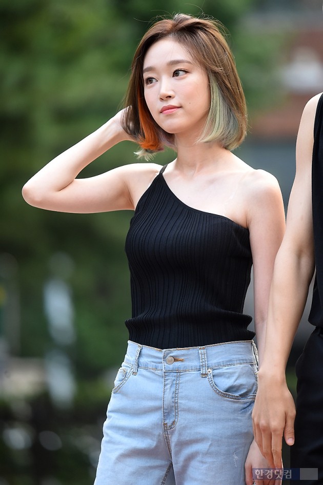 Singer Soya poses at the rehearsal of Music Bank held at the public hall of KBS New Hall in Yeouido, Seoul on the morning of the 3rd.