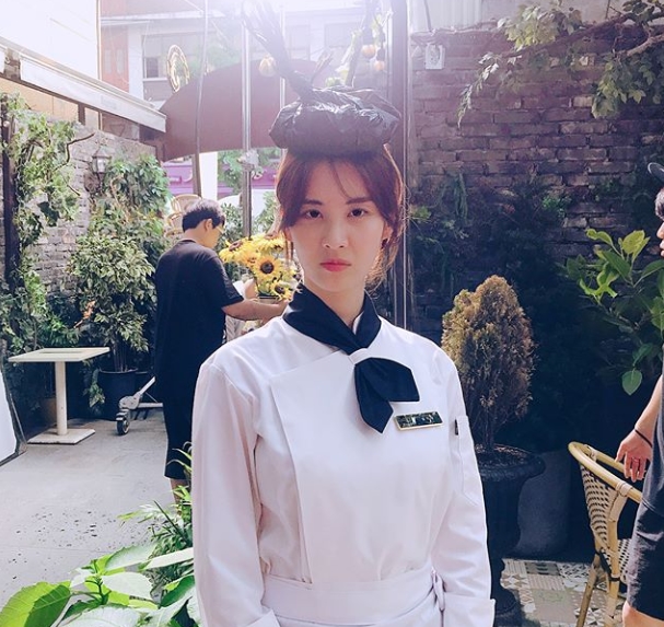 Group Girls Generation member and actor Seohyun unveiled MBC Wednesday-Thursday evening drama Time shooting scene.On August 3, Seohyun posted a picture on his instagram with an article entitled Too Hot? Watch the drama Time at home coolly, tonight at 10 oclock.The photo shows Seohyun in a long-armed chef suit, with a black plastic bag over her head.The expressionless of the weary Seohyun stands out in the heat, even in the Heat wave, the beauty of Shining Seohyun still draws Eye-catching.The fans who responded to the photos responded such as Ice steaming? Seohyun fights, I did good job today! Acting is increasing day by day and Thank you sister.delay stock