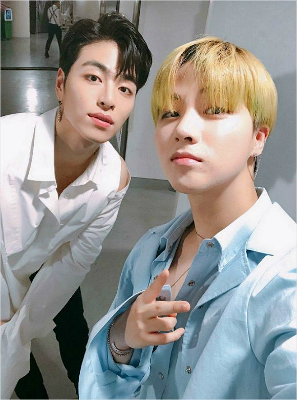 Broadcast: CBS Radio  FM 98.1 (07:30-09:00)  Proceed: Kim Hyun-jung anchor Talk: Kim Jin-hwan, Koo Jun-hoe (group iKON member)Its a memory I cant erase. A melodrama. Good ending. Thats it. I loved you. Our love scenario. Now the lights go out.Ill shut it down.Hi, Kim Jin-hwan.Kim Hyun-jung, Junhoe.Koo Jun-hoe> Yeah, hi. Its a meeting.Kim Hyun-jung> Then, at the same time, start greeting.Kim Jin-hwan, Ill say hi to you formally. Hi, were the epicenter of the icon.Koo Jun-hoe is a semi-conductor.Good to see you, Kim Jin-hwan.Kim Hyun-jung. Good to see you. I loved you. This song is a 21st century song.Koo Jun-hoe> You are overjoyed. (Laughing)Kim Hyun-jung, the song that everyone sings along. Its also the first commander of the children. You know what its called?Kim Jin-hwan> Thats too good.Kim Hyun-jung Ive heard this kind of thing, what children call it?Ive heard too much of Koo Jun-hoe.Kim Hyun-jung, Junhoe.Koo Jun-hoe> I once realized that we went to the local event a while ago, and we stopped by the lounge on the way.There were so many young friends there, and each one of them came to get a paper from somewhere and get us all signed.Those friends are not in the age group to know easily, we are.Kim Hyun-jung.Koo Jun-hoe> I had a very strange experience and realized it.Kim Hyun-jung> A little while ago, the children of the Taekwondo gym called together.I heard Kim Jin-hwan.How do you feel about Kim Hyun-jung? How do you feel about that?Kim Jin-hwan: Im so surprised, we havent imagined that young friends would sing along.I saw this song by a four-year-old, and I really did, from start to finish, and a four-year-old (laughing)Koo Jun-hoe> We have that same heart. So I guess thats why it worked.Koo Jun-hoe> Talking about kindergarten (laugh)Kim Hyun-jung It is not an easy request, but it is only one small thing. Will one of you taste a little? Mr. Jinhwan, would you like to?Kim Jin-hwan? Me? Yeah.Kim Hyun-jung, start!Kim Jin-hwan> (singing) ate. Lets eat dessert. We were over-eating again and again. I called it once with the feeling that children would sing.Kim Hyun-jung, I really call her, but when we did the research, we went to the academy. We met. I didnt do my homework.I am annoyed at school. In this way (laughing) at the eye level of children, I ride this melody to express the childrens concentricity, relieve stress, and say that this is the secret of popularity.But you never imagined it? What if I sang this song, elementary school students, kindergarten students would like it like this?Koo Jun-hoe> Yeah. This is all over again in the late elementary school and kindergarten.In the case of us, we actually loved. Even though we have finished our activities, we have made a second love.Kim Hyun-jung. Thats enough.Koo Jun-hoe> And I interviewed him like this.Kim Hyun-jung Yes, so you have a very special event to invite children on Saturdays to return to the childrens hot love.Koo Jun-hoe. Thats right. Call us in front of the kids to say weve loved each other. I think were having a good time.Kim Jin-hwan> It is an event that we prepare with gratitude and reward.Kim Hyun-jung> However, in fact, idol group is mainly targeted at middle and high school students.Kindergarten, elementary school students love me so much, I was very grateful to the icon because I was preparing for this performance for them.Who will say a word to the children who will come to the show on Saturday with their mothers hand and fathers hand?Koo Jun-hoe> In the case of me, there are many songs that have memories of my childhood.Kim Hyun-jung  Some things. For example, what kind of song is Junhoe?Koo Jun-hoe> In the case of me, I liked OST of the can not be dried.Kim Hyun-jung Can you call me a little? I can not dry the changu OST.Koo Jun-hoe, cant you stop the changu? Follow me. Well, this is a song.Kim Hyun-jung (laughing) is a singer, too.Koo Jun-hoe> The song I loved this young friend is very impressive because it seems to me that it became a song of memories of childhood like OTS because I can not do this.I love you, boys.Kim Hyun-jung, Jin Hwan.Kim Jin-hwan, thats amazing. The young friends listen to our songs. Thank you.Kim Hyun-jung  Yes. I love you guys. Thank you, guys.Kim Jin-hwan> YeahKim Hyun-jung  The group icon who has been loved for a long time has released a new song yesterday.Kim Jin-hwan> Right, August 2.Kim Hyun-jung What song is it? The title says, I will die is all series this time?Koo Jun-hoe> I think that the word to die is a lot of words in secret.Kim Hyun-jung> Korean people write a lot.Koo Jun-hoe> It is a song that expresses that the pain of parting is going to die such an agony by attacking many such parts.Kim Hyun-jung? Yes, Mr. Jin-hwan.Kim Jin-hwan> Yeah.Kim Hyun-jung  Can you maintain your position as a super leader again?I thought Kim Jin-hwan and Melody were a little easy to follow and easy to open up. And I hope the young friends will have fun.Kim Hyun-jung> Actually, I like this song because Melody line is alive.Kim Jin-hwan> Thank You.Kim Hyun-jung> As this song is loved by many young people and children, I hope that our icon will grow up as a group that is loved by both men and women who are their models.Kim Jin-hwan> Thank You.Koo Jun-hoe> Thank You.Kim Hyun-jung> Thank you today.Kim Jin-hwan> Thank You.Koo Jun-hoe> Thank You.Kim Hyun-jung. I hope youll finish the event on Saturday. Its a very busy group. Ive connected it today.The icon was the epicenter, two of the semi-conductors. (Stickware = Korea Smart Shorthand Association)Idol iKON idol iKON I did my homework ~ I invited a young child and a children in Taechang to open Piconic Day.