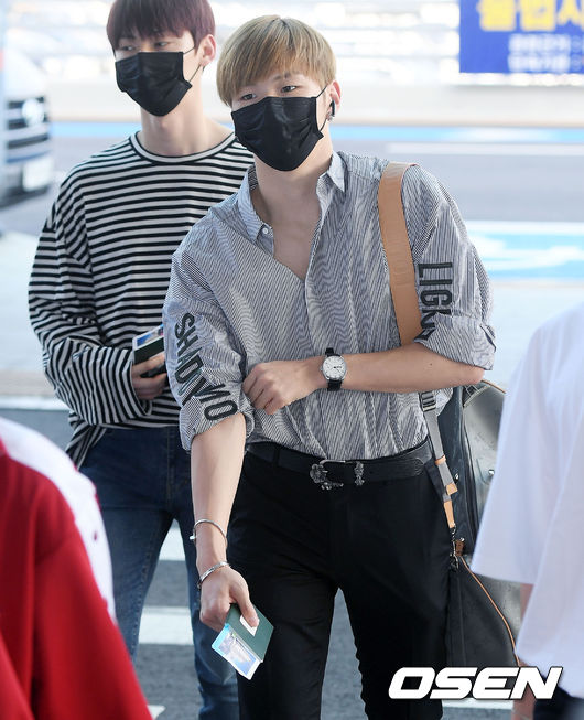 Wanna One Kang Daniel is leaving Incheon International Airport on the morning of the 3rd to attend overseas performances.