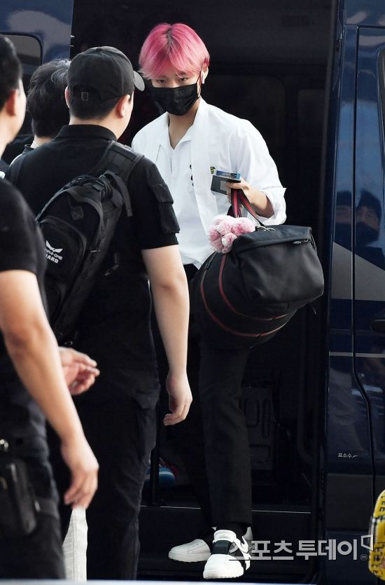Group Wanna One Park Jihoon is leaving Incheon International Airport on the morning of the 3rd of the overseas schedule. 2018.08.03.