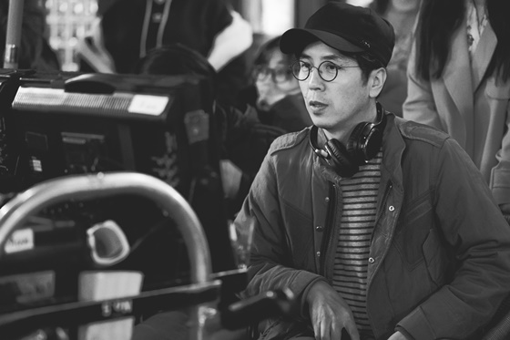 Kim Secretary Park Jun-hwa PD Park Seo-joon and Park Min-young, romance rumor I deserved Park PD successfully finished the TVN drama Why is Secretary Kim? (hereinafter referred to as Kim Secretary), which ended on the 26th of last month.He has been leading the season from Young Ae season 1 in 2007 to season 13 in 2013. He has been leading the box office more than expected for each work he has performed since then, Lets do the ceremony, Lets do the ceremony, Fighting ghosts .Through Kim Secretary, he received great love from viewers with detailed production that reveals realistic and comic situations. In this drama, Park PD confessed that faithful directing was helpful.When I first said I was doing this drama, I met the original novel writer.He was a good person, but he wrote his own novel and said, I hope no one is bad, no one is hurt.I was proud that the Feelings sentiment was not reflected much in the way it was. I started thinking that it was Point to increase the synchro rate of the original work. I saw the original work.Anything that was dramatic in Kahaani, the reversal and atmosphere of the second half of the drama collapsed. It was difficult at this time, but the most important thing was synchro rate. The main actors cast after focusing on the original work were Park Seo-joon and Park Min-young.Kim Secretary deals with the romance of Lee Young-joon (Park Seo-joon), vice chairman of narcissist who has everything from wealth, face, and skill, but is united with his own love, and the secretary-general, Park Min-young, who has fully assisted him.Park PD thought Park Seo-joon and Park Min-young were excellent without mentioning their acting skills and judged them to be actors who fit the visual.Park Seo-joon was handsome, but not exactly like the original character; however, Park Seo-joon is an Actor who can make visuals with acting skills.Viewers also needed an actor to express the fact that this person is cool when he speaks.Park Seo-joon was not worried about casting because he was not different from the positive protagonist as well as acting ability. Park Min-young had seen it online as virtual casting, and Id looked at it. I knew it was right early on.I have always made various smiles such as when I am sad about Kim Mi-so, when I am happy, when I am tired. Park Min-young is good at acting because he leaves everything else.Other actors such as Kang Ki-young tried to cast Actor, which is basic in acting and can be connected to the image of Web toon.I tried to make production, art similar.I thought the Feelings of the original should be expressed; it is Bedsin that is most realistically expressed when the relationship between the two in fact peaks within Kahaani.But I did not take a picture of Bedsin. So I asked the staff, What is the romance of Bedsin you think?But one of the staff said, Im excited about Feelings, which is considered to be kissed in the order of forehead, nose, and lips. So I tried.I was afraid that it would be burdensome to shoot explicitly, so I decided that Feelings, who peeked at me, could save the Feelings for the original fans without over-production. Park Seo-joon and Park Min-young, who showed their breathing in Kim Secretary, were caught up in a romance rumor shortly after the end.In the midst of the dramas lull, romance rumor was a big concern for viewers.The two mens agency denied the romance rumor, saying they were close colleagues, but Park Seo-joon said through Interview, I do not know people.It is a matter of long-term, Park said. Park PD praised the two people for their acting, saying that they were not embarrassed at all when they had a romance rumor.You could fly a romance rumor, I thought, You just got a romance rumor? A little funny. Thats how good they were.When I gave the director, it melted well in the flow. Romance rumor is worthy of me.The flow of the two peoples acting shows that the same kissing god is different from the early, mid and late kisses.It is a part of how much you have been worried and tried for the immersion of Character, but it seems that Chemie has been maximized because of that effort. Can Park Seo-joon and Park Min-young see the amazing chemistry again with acting power and character immersion?Park PD also expressed his desire to work with the two people.Park Seo-joon would be thrilled to see his eyes in a god, there was a scene where he rented it out of a restaurant barrel alone and waited for a smile.I also prepared cakes and champagne to propose, but I would fight later. I liked the look on Park Seo-joons eyes, looking at the smile that turned around and went.And then Park Seo-joon quivered, That melodrama is fine, youre going to be surprised. So I said, Im going to have to melodize with him.I hope both of them will be together in the future because they are Feelings who can do everything well with any character.