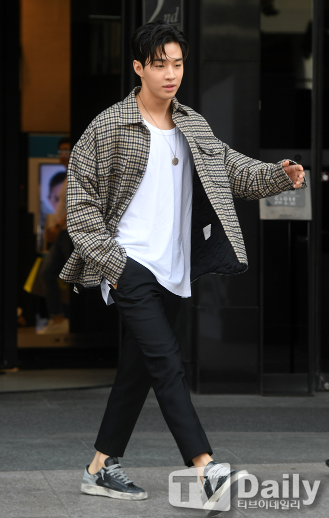 Singer Henry Lau attends the Golden Goose deluxe brand photo call event held at Shinsegae Department Store in Banpo-dong, Seocho-gu, Seoul on the afternoon of the 3rd.Photocall Event for The Golden Goose Deluxe Brand