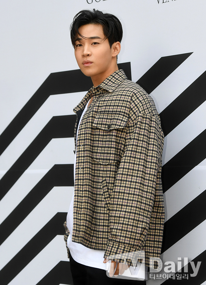 Singer Henry Lau attends the Golden Goose deluxe brand photo call event held at Shinsegae Department Store in Banpo-dong, Seocho-gu, Seoul on the afternoon of the 3rd.Photocall Event for The Golden Goose Deluxe Brand