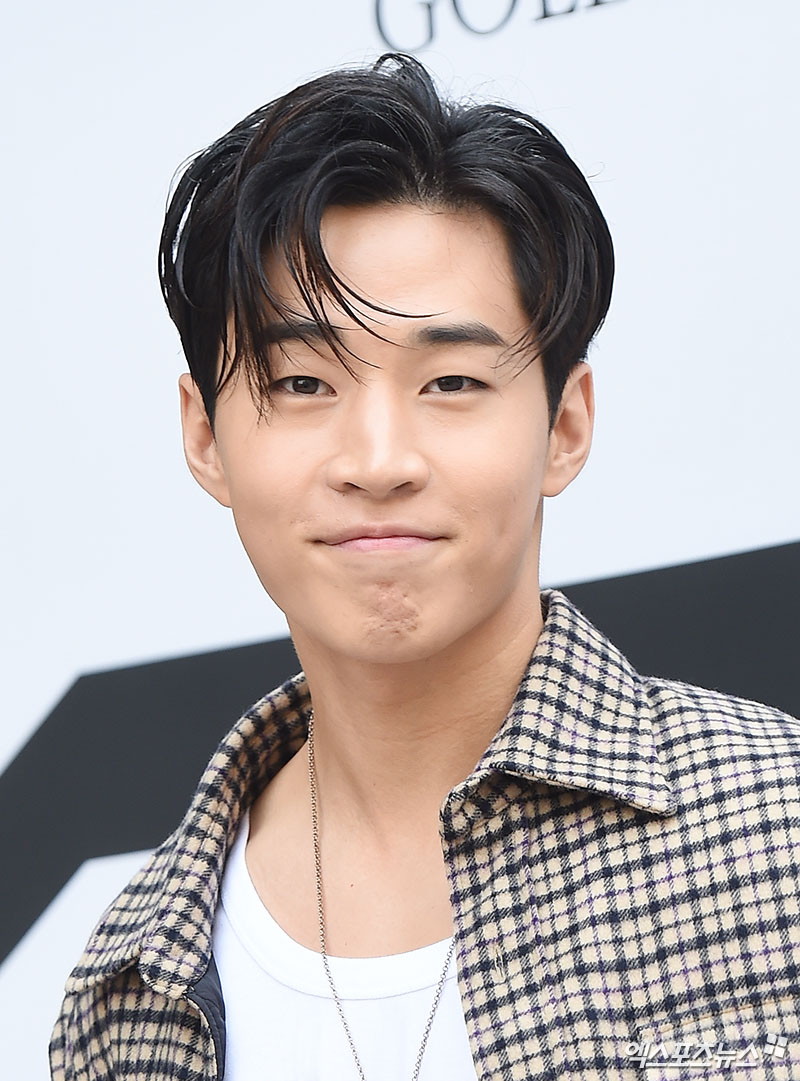 Singer Henry Lau, who attended the event to commemorate the opening of a pop-up store of an Italian total brand held at Shinsegae Department Store Gangnam in Banpo-dong, Seoul on the afternoon of the 3rd, poses.