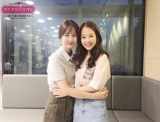 Actor Park So-hyun and Park Bo-young met.On the 3rd, SBS Power FM Park So-hyuns Love Game official Instagram posted a picture with an article entitled I wonder if it is a healing when I see it.In the photo, Park So-hyun and Park Bo-young are hugging each other with their heads in front of each other.The two are staring at the camera with a smile side by side, which is a happy smile that makes them smile and attracts Eye-catching.Park Bo-young meets the audience with the movie Your marriage style which will be released on the 22nd.Photo: Park So-hyuns Love Game SNS