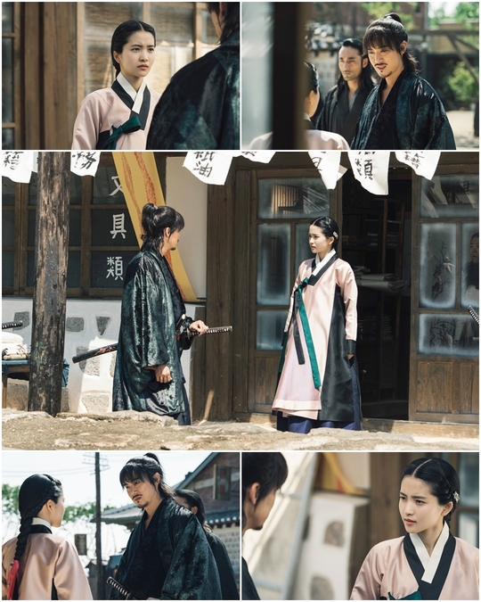 Kim Tae-ri and Yoo Yeon-Seok station Daechi.TVNs Saturday drama Mr. Shene (played by Kim Eun-sook directed by Lee Eung-bok) unveiled the scene on August 4 where Kim Tae-ri and Yoo Yeon-seok were standing in front of the store with their eyes standing.It is a scene where Kim Tae-ri is shouting at the young man with a cool eye, close to despair, and the young man is facing each other with a subtle expression that feels good and looks good.Moreover, even in the explosion of Aeshins anger, the image of Dong-mae, who is smiling with an eerie force, is included, and the cause of the unusual airflow is curious.minjee Lee