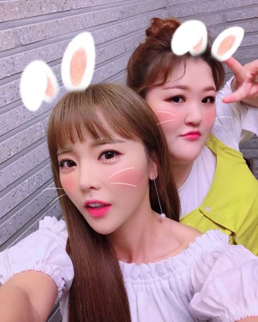 Hong Jin-young and Lee Guk-joooo flaunt friendshipLee Guk-joooo wrote on Instagram on the 4th, # Godery # Hong Jin-young # My Friend Birthday #fan meeting # mc # Celebrating # Seventh Feasts I will go ahead #Lee Guk-jooo # Progress Lesgow and # Next Schedule. I posted several selfie photos taken.Hong Jin-young held a fan meeting on his birthday, and Lee Guk-joooo seems to have watched MC.Lee Guk-joooo and Hong Jin-youngs selfie photos showed the two men looking for a beautiful angle and proving to be close friends.Especially, the beauty of the two people shines more through the application.Hong Jin-young and Lee Guk-joooo are known to have become friends through entertainment programs.