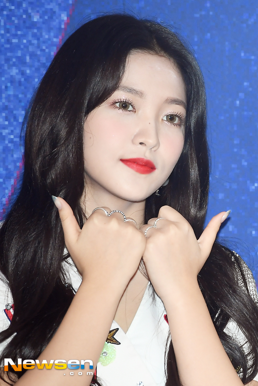 Red Velvet (Irene Wendy Slaughter Joey Yeri) attended the day.Meanwhile, Red Velvet summer mini album Summer Magic will be released on various music sites such as Melon, Genie, Naver Music, iTunes, Sporty, Apple Music and Shami Music at 6 p.m. on the 6th, and will also be released on the same day as the album.Jung Yoo-jin