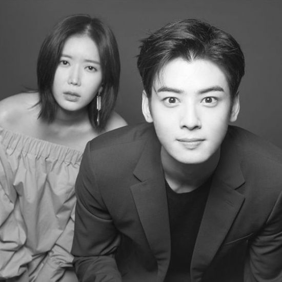 My ID is Gangnam Beauty Cha Eun-woo Im Soo-hyang has released a couple shot that boasts perfect visuals.On the last 4 days, Im Soo-hyang posted several photos on his instagram with an article entitled My ID is Gangnam Beauty # Do Kyung Suk # Kang Future at 11 oclock.In the public photos, JTBCs Golden Drama My ID is Gangnam Beauty (playplayed by Choi Soo Young and directed by Choi Sung Bum) shows Im Soo-hyang and Cha Eun-woo.They stared at the camera, and they showed affection with their hands playing or arm-in-arms, especially the warm visuals of the two people, which are admiring.Meanwhile, My ID is Gangnam Beauty starring Im Soo-hyang Cha Eun-woo is broadcast every Friday and Saturday at 11 pm.