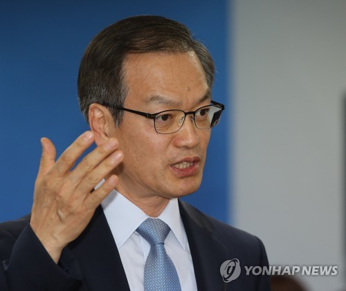 드루킹 특검 브리핑   (서울=연합뉴스) 박동주 기자 = 드루킹 댓글조작 의혹을 수사 중인 허익범 특별검사가 20일 오후 서울 서초구 특검 기자실에서 수사 상황 관련 브리핑을 하고 있다. 2018.7.20  pdj6635@yna.co.kr  (끝)