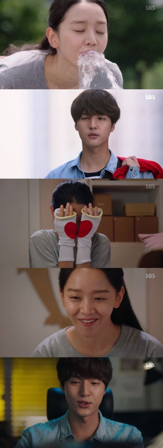 Thirty but seventeen Shin Hye-sun deepened his love for Yang Se-jongIn the SBS monthly drama Thirty but Seventeen (playplayplay by Cho Sung-hee and director Cho Soo-won), which was broadcast on the 6th, Gong Se-jong expressed his attraction to Wu Seo-ri (Shin Hye-sun).On this day, Gong Woo-jin saw a Utheri entering the building with a bar during a meeting with the company, and Misunderstood, after a meeting, went to the bar and went to the bar.Eventually, Gong Woo-jin was kicked out of the bar and faced Utheri, who was working at the same building sock factory.Utheri said, I came to the sock factory to turn the sock over. Gong Woo-jin said, Why is the face to turn the sock?I tried makeup because I wanted to look young, Utheri said.So, Gong Woo-jin said, Why do you let a person who has not done makeup until that age do Misunderstood today? Uthery said, Did you make Misunderstood because you were going to make up and work like this?So you just came in and found me because you were worried about me. Then you were kicked out by both sides. The Man from Nowhere.When did you know my name? I thought I did not know my business title.Thank you for worrying, The Man from Nowhere, but no matter how hard I try to take time, my mother Violin will fix it with my hand.I do not fix it with money that I am not proud of myself. Utherly in particular said: The Man from Nowhere is a good person, but its a bit weird.In my eyes, the Man from Nowhere feels like Im hiding a good person on purpose. Anyway, it looks like that, he said, looking into the heart of Gong Woo-jin and revealing a deep affection.Since then, Utheri has recalled how Gong Woo-jin came to save himself, and Gong Woo-jin has also wondered how the relationship between the two will change in the future because he can not hide his excitement by chewing on the time with Uther.