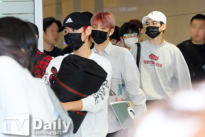 Group Wanna One is performing Entrance through the Incheon International Airport on the afternoon of the 6th after the Thailand concert.Wanna One Entrance
