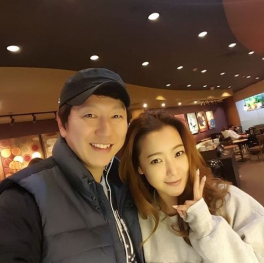 Actors Kim Su-ro and Kim Hee-sun flaunted their friendship.Kim Su-ro posted a picture on Instagram on the 6th with an article entitled Old Friend. A few months ago ... Recall the Memories these days!Kim Su-ro and Kim Hee-sun in the picture smile affectionately face to face: I feel the friendship of the two in the words old friend.On the other hand, Kim Su-ro is scheduled to appear on MBC Everlon Sea Police, and Kim Hee-sun confirmed the TVN drama Nine Room.