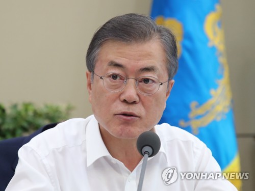 여름휴가 뒤 첫 회의에서 발언하는 문 대통령 (서울=연합뉴스) 황광모 기자 = 여름 휴가를 마친 문재인 대통령이 6일 오후 청와대 여민관에서 열린 수석·보좌관 회의에서 발언하고 있다.     hkmpooh@yna.co.kr